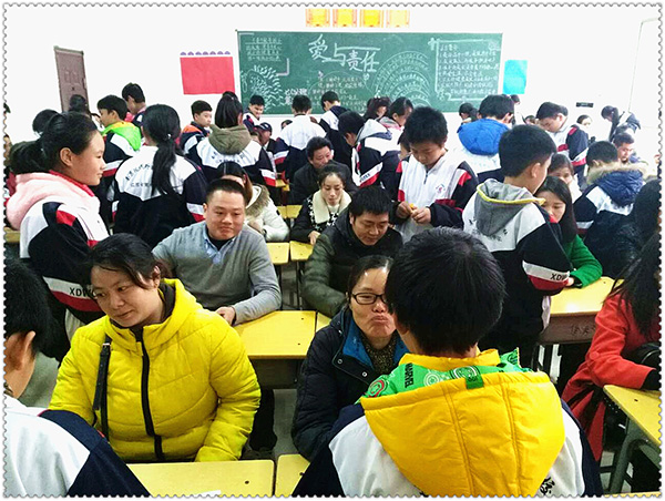 现外(象湖)七(3)班创新策划家长会赢喝彩 ----期中考试考后家长座谈会取得圆满成功
