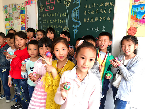 南昌现代外国语学校(象湖校区)开展“清明节 手绘彩蛋”主题教育活动