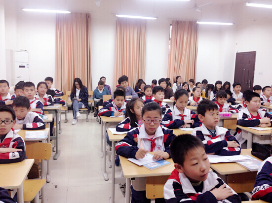 现外象湖校区数学教研组进行观摩研讨课活动