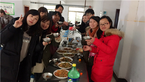 南昌现代外国语学校(象湖校区) 组织全校教职员工开展辞旧迎新大聚会