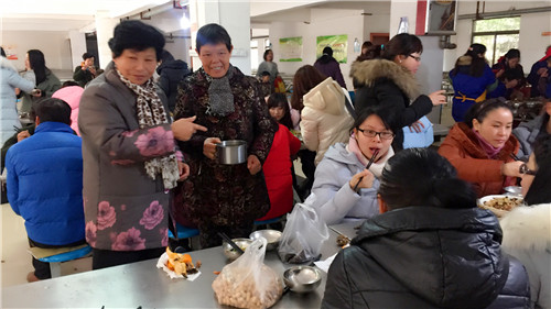 南昌现代外国语学校(象湖校区) 组织全校教职员工开展辞旧迎新大聚会